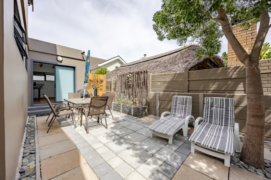 6 Bedroom Property for Sale in Flamingo Vlei Western Cape